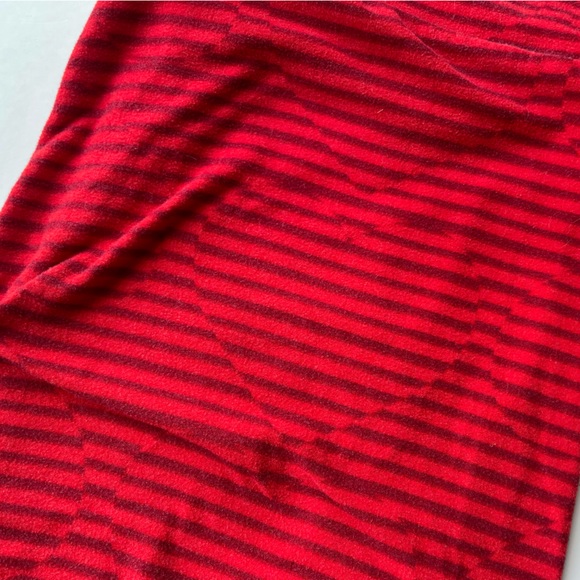 Lula roe valentines heart striped leggings one size. - Picture 2 of 6